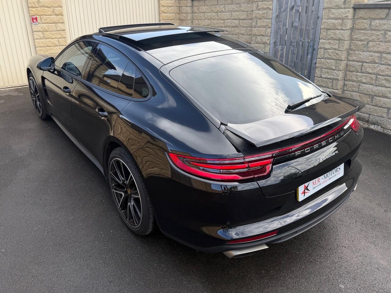 2017 PORSCHE Panamera image 3
