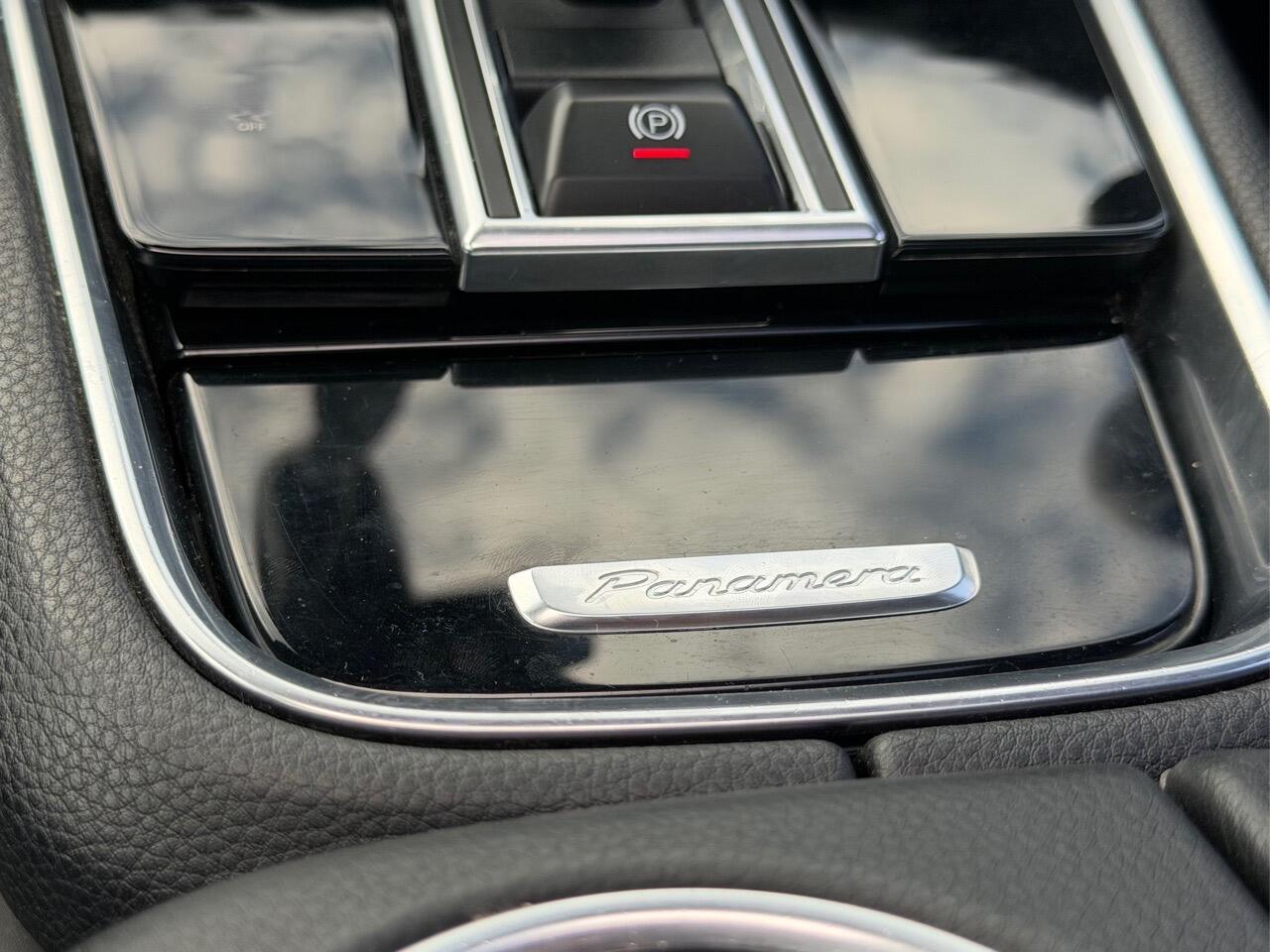2017 PORSCHE Panamera image 18