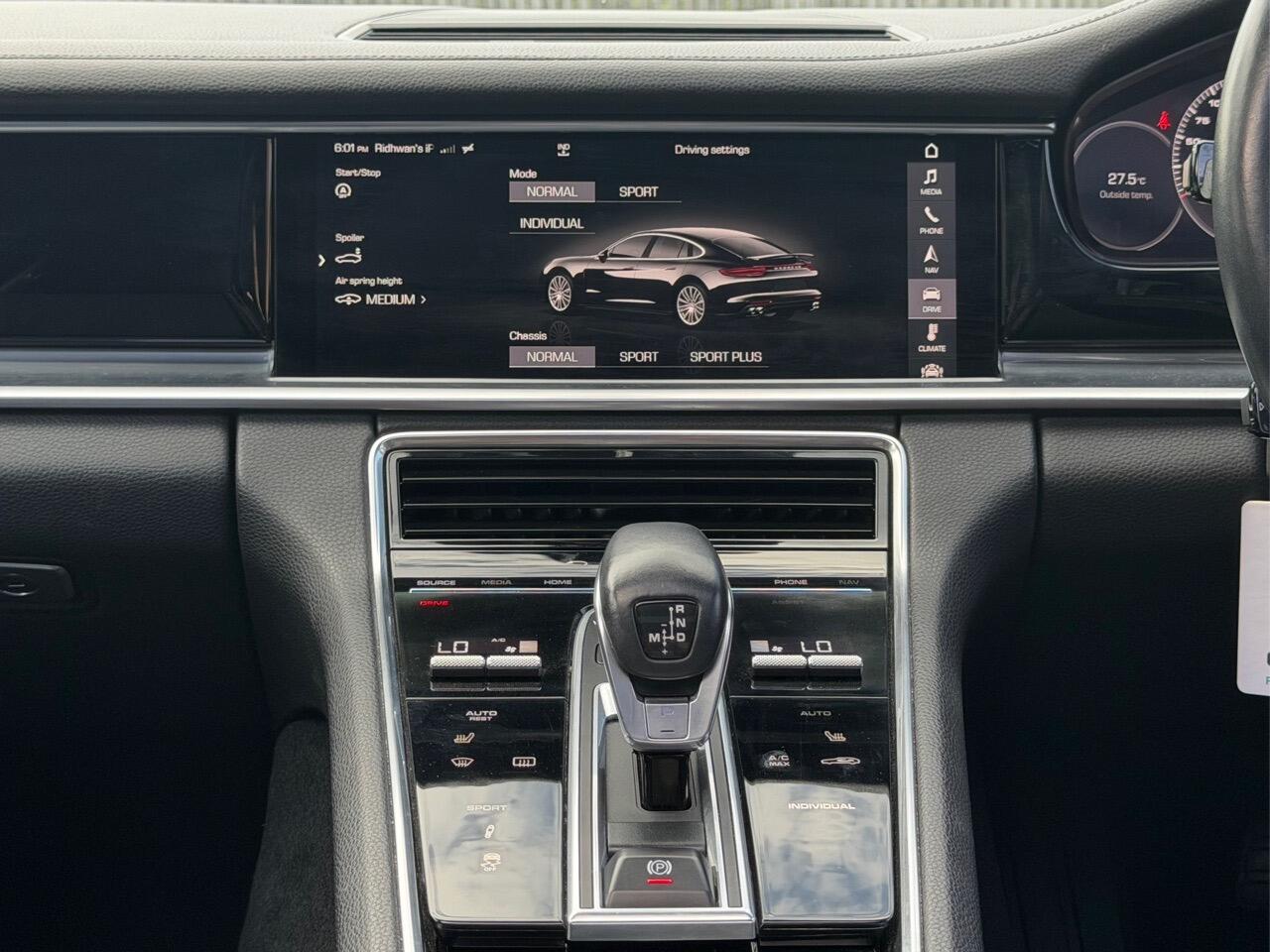 2017 PORSCHE Panamera image 17