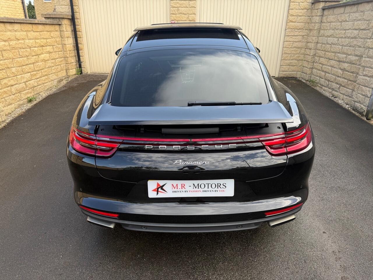 2017 PORSCHE Panamera image 4